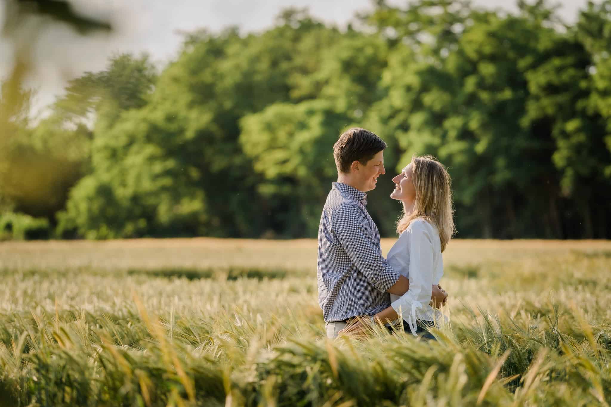 Paarfoto verliebt Coupleshoot aufgenommen von Fotograf in Alzey www.emotive-photography.de