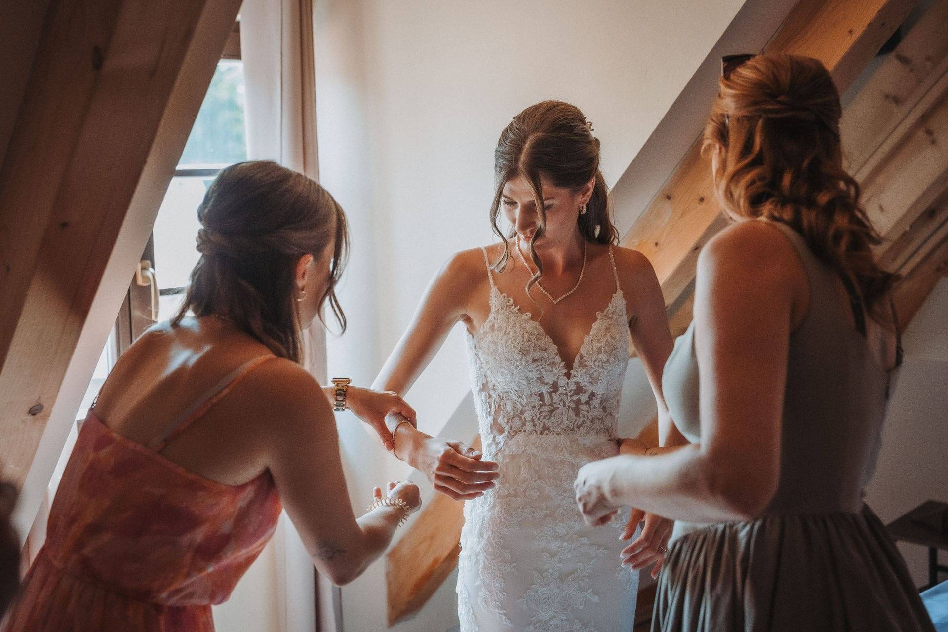 Getting Ready Hochzeitsfotograf Rheinhessen Mathis Wiesenmühle Kettenheim